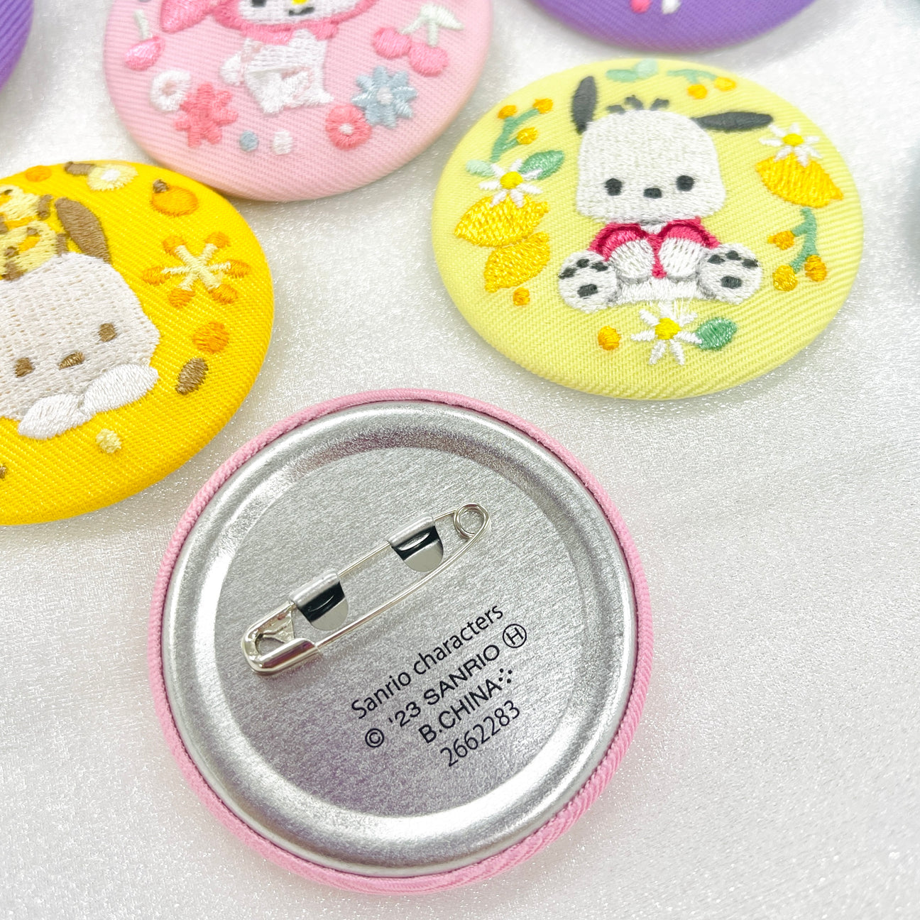 三丽鸥刺绣吧唧盲盒Sanrio Characters Embordiery Button Pin